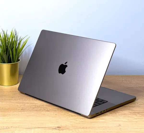 2021 MacBook Pro 16″ | M1 Max | 32 MAG VGA | 64GB | 2TB